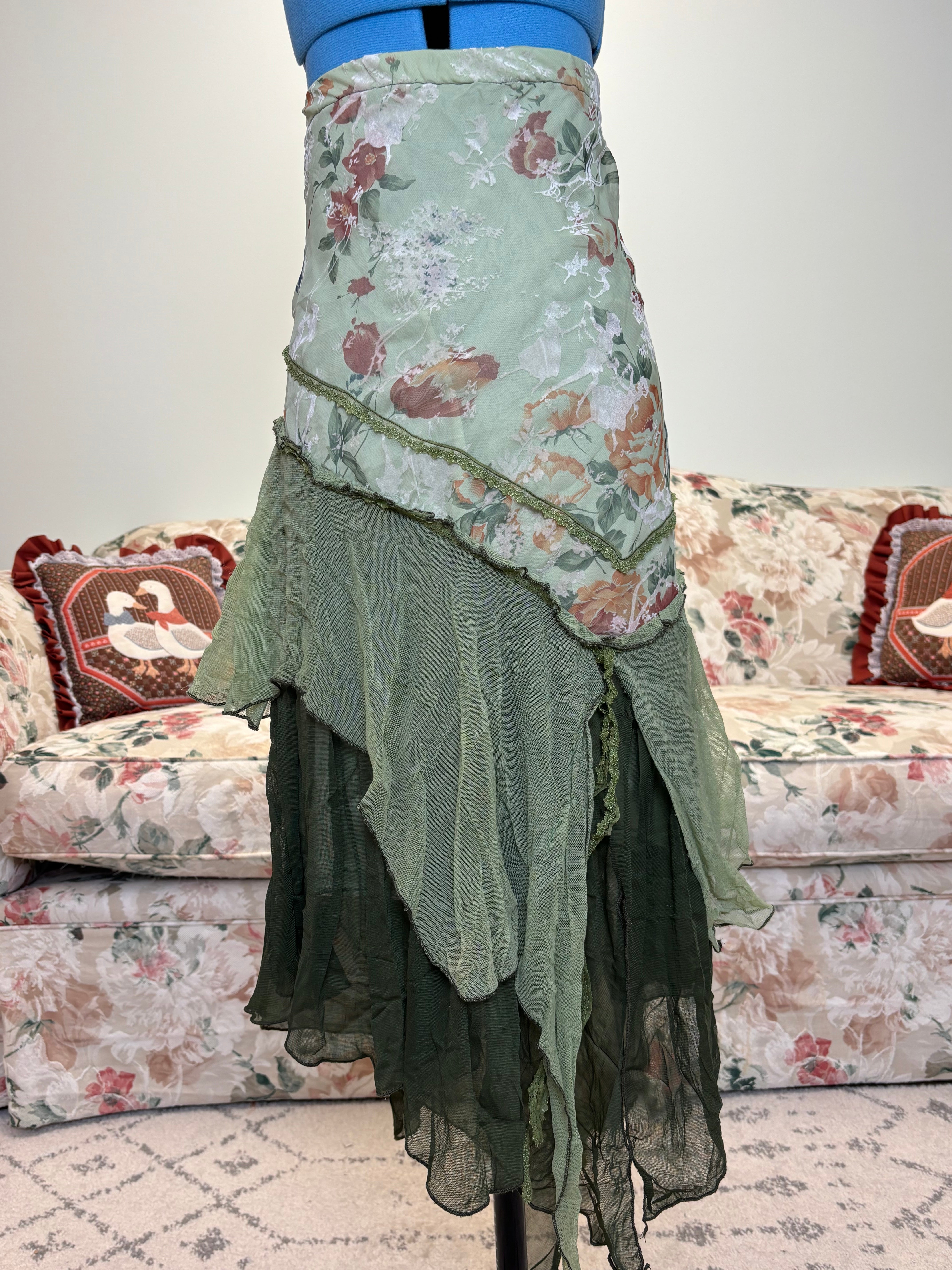 Brand Unknown} Floral Layered Skirt – Mia Maples Market