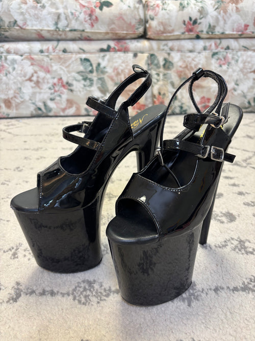 {Brand Unknown} Platform Heels