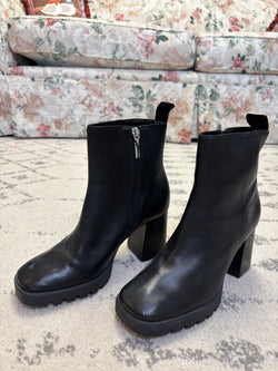 {Schutz} Mid Boot
